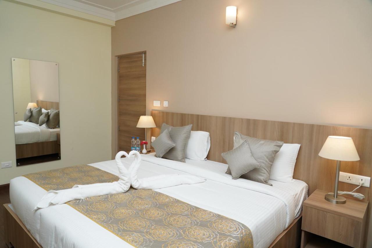 Starlit Suites Tirupati Bagian luar foto