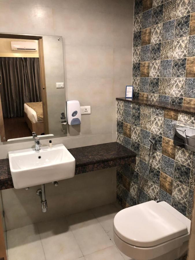 Starlit Suites Tirupati Bagian luar foto