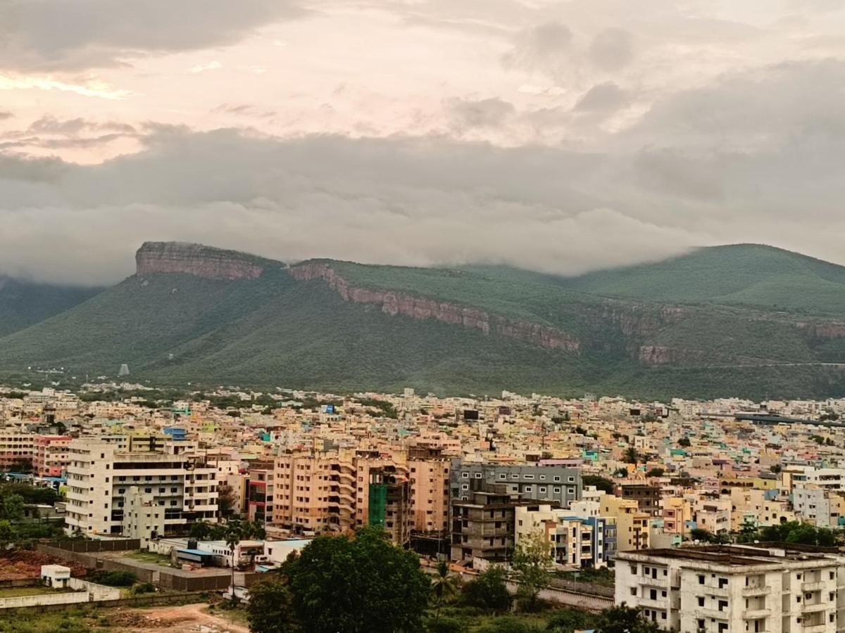 Starlit Suites Tirupati Bagian luar foto